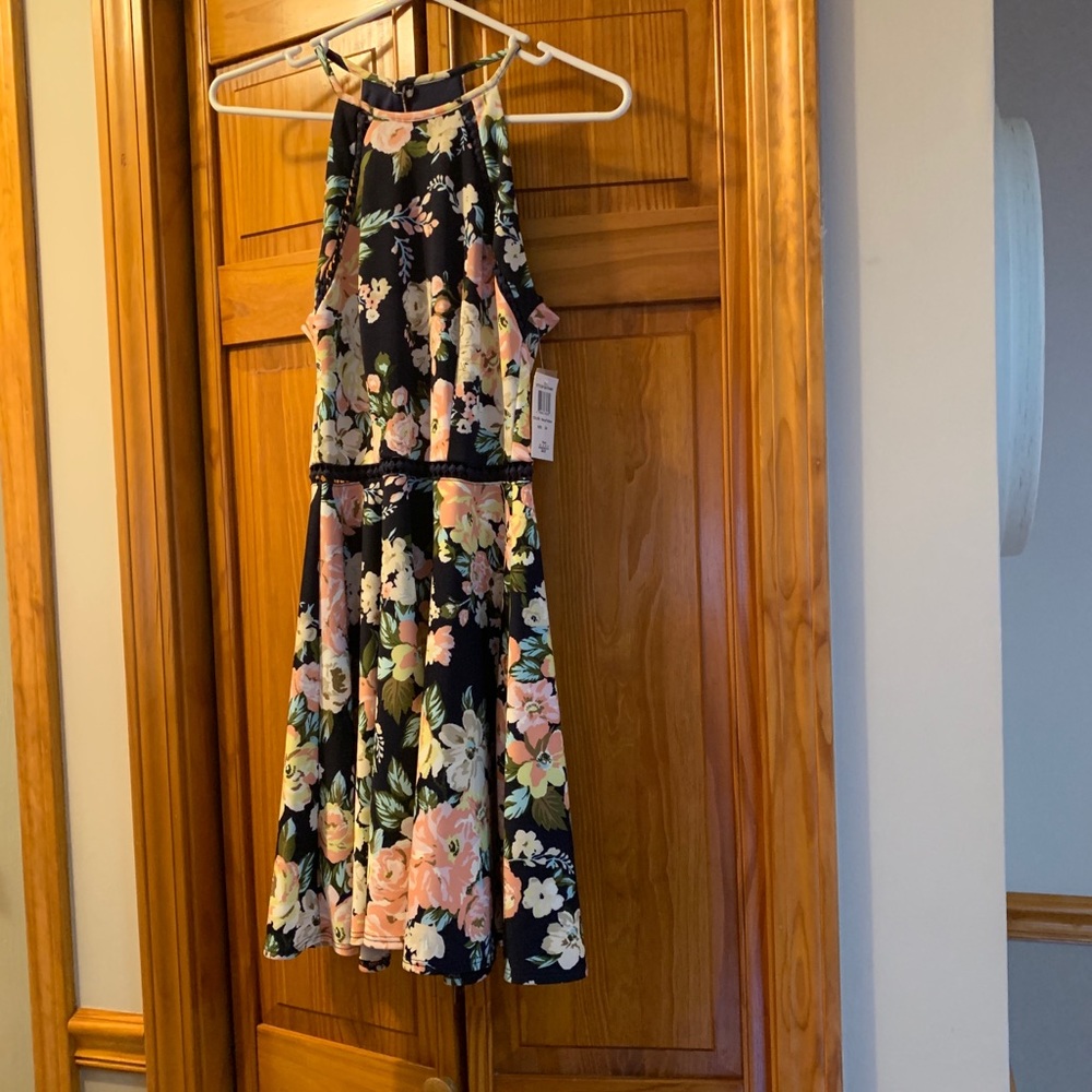 Never worn junior/women’s dress. Size 3/4 from Dillard’s